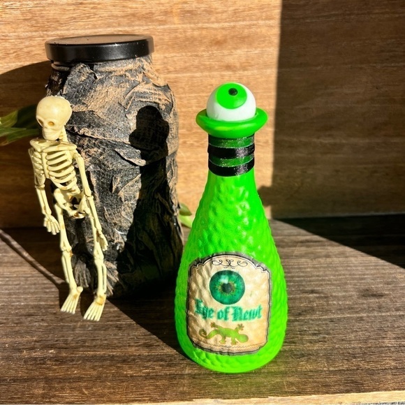 NEW Potion Spell Bottle - EYE OF NEWT - Apothecary Jar Halloween Home decor - Picture 8 of 10